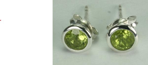 Silber Ohrstecker mit Peridot, 5x5mm